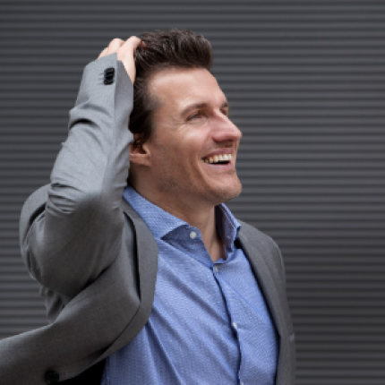 Jan Kownatzki Communication